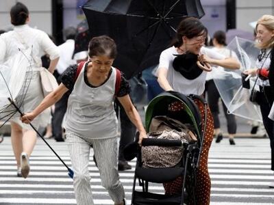 Η Ιαπωνία πλήττεται από τον σφοδρότερο τ...