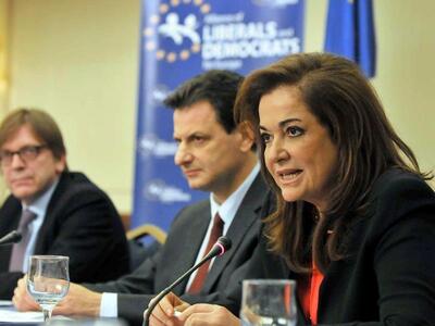 Ντ. Μπακογιάννη: Από περικοπές αποδοχών ...