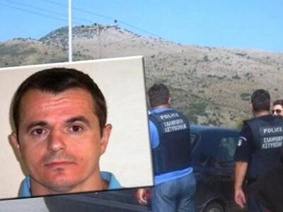 Ζωσμένος με χειροβομβίδες ο συνεργός του...