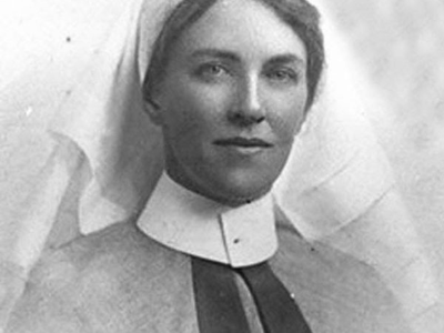 Η αρχική εικόνα της Μαίρη Αν / Photo: YouTube