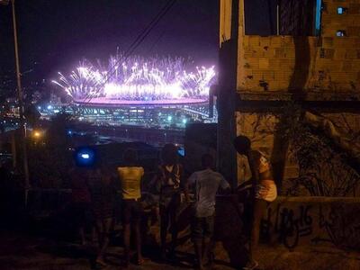 Γιορτή, πυροτεχνήματα και φαβέλες - Μια ...