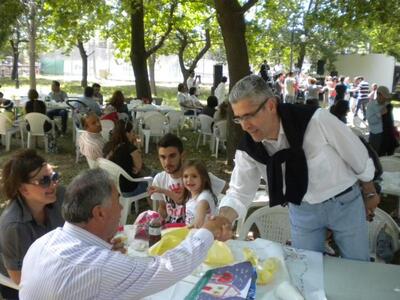 Δίπλα στην κοινωνία που υποφέρει ο Άγγελ...