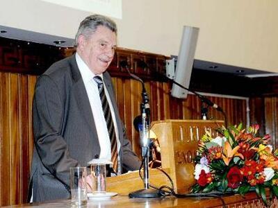 Ο συγγραφέας Νίκος Σακελλαρόπουλος.