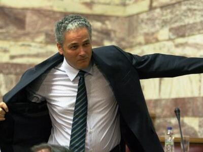 Βόλος: Ανεπιθύμητο το στεφάνι του πρώην ...