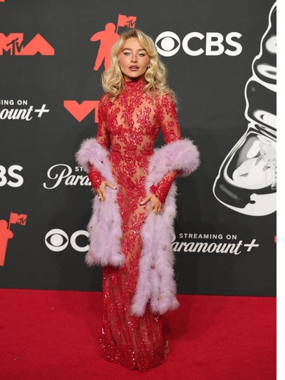 H Σαμπρίνα Κάρπεντερ στα βραβεία MTV