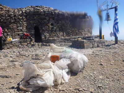 Γέμισαν με σκουπίδα την κορυφή του Ψηλορ...