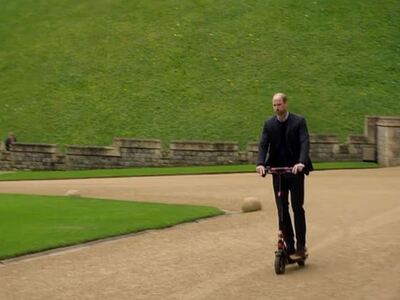 Πρίγκιπας Ουίλιαμ: Μετακινείται με ηλεκτ...