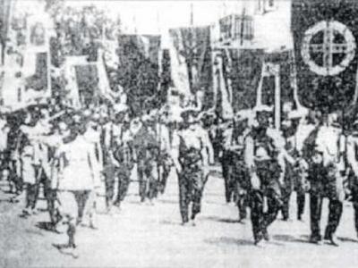 Παρέλαση Τριεψιλιτών με τα λάβαρα και τι...