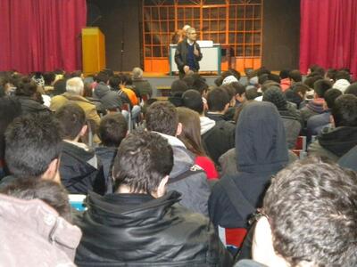 «Διώξτε όσους πρόδωσαν τα όνειρα της νέας γενιάς…»