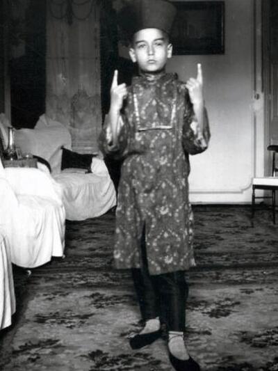 Ο Κωστής Στεφανόπουλος ντυμένος Κινέζος ...