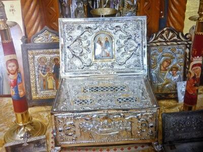 Τα ιερά λείψανα των Αγίων Ραφαήλ, Νικολά...