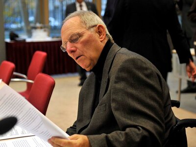 B. Σόιμπλε: Η Ελλάδα για να πάρει βοήθει...