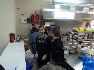 Πάτρα: Γεύματα αγάπης ανήμερα των Χριστο...