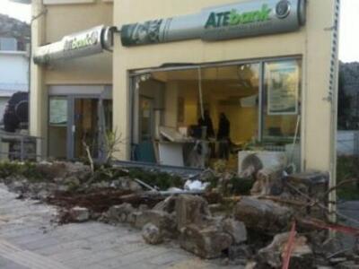 Σήκωσαν το χρηματοκιβώτιο τράπεζας κι έγ...