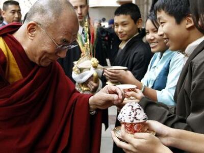 Η Κίνα φιμώνει το Δαλάϊ Λάμα