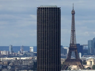 Παρίσι: Απειλητικά mails για βόμβες σε κ...