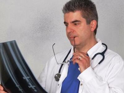 Ο ορθοπαιδικός Γ. Πετσίνης καλεσμένος τη...