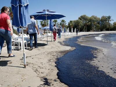 Γέμισε πετρέλαιο ο Σαρωνικός - Εικόνες κ...