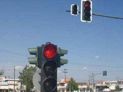 Όταν σταματάμε στο κόκκινο αναπνέουμε τα...