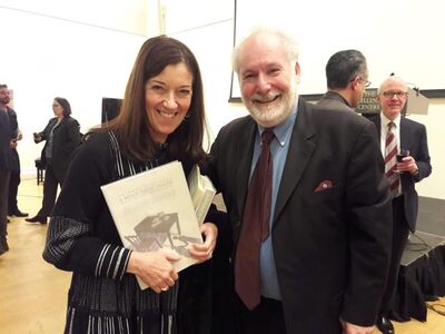 Με τη συγγραφέα Βικτόρια Χίσλοπ.