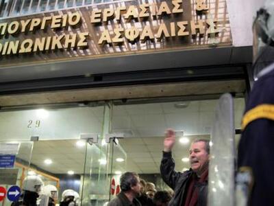 Παρέμβαση του ΠΑΜΕ στο δελτίο ειδήσεων του Mega