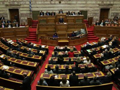 Κατακραυγή για τα αναδρομικά των βουλευτ...