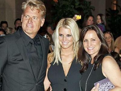 Σκάνδαλο: Πατέρας γνωστής τραγουδίστριας...