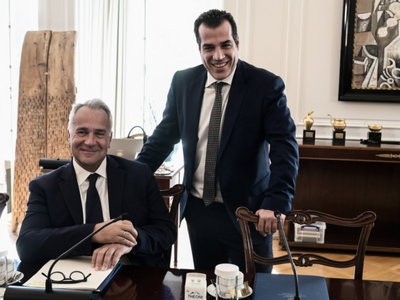 Ο Θάνος Πλεύρης νέος υπουργός μετανάστευ...