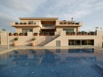 Πωλείται η βίλα από «Τα Μαύρα μεσάνυχτα»