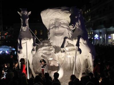 Τα άρματα του Πατρινού Καρναβαλιού απηχο...