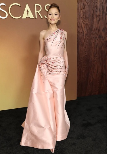 Αριάνα Γκράντε με vintage Christian Dior