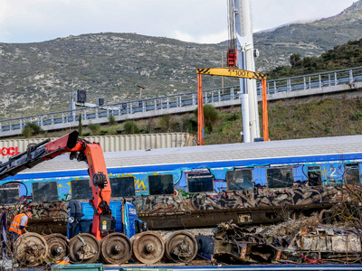 Τέμπη: Έφοδος της ΕΛ.ΑΣ στην εταιρεία φύ...