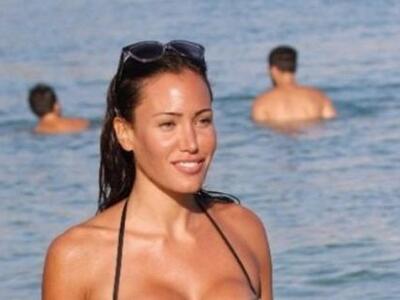 Το μπικίνι της Έφης Κυριάκου έφερε καύσω...