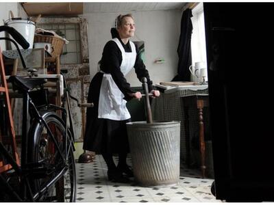 Ο χρόνος σταμάτησε στο μεσοπόλεμο - Η γυ...