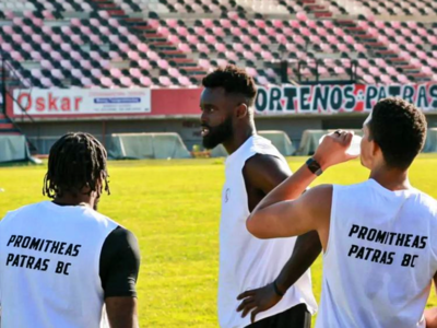 Προπόνηση στο γήπεδο της Αγυιάς για τον ...