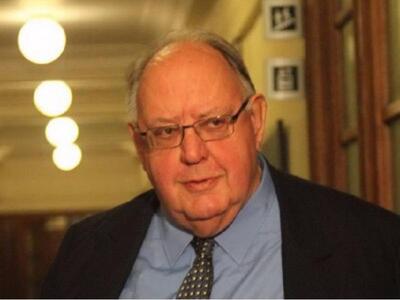 Διαψεύδει ο Πάγκαλος την ιστορία της ψαροταβέρνας