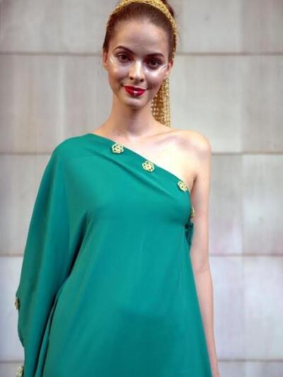 Στιγμιότυπα από την επίδειξη μόδας.