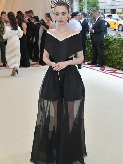 ΛΙΛΙ ΚΟΛΙΝΣ ΜΕ GIVENCHY