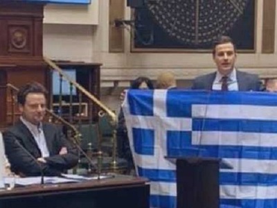 Βέλγος βουλευτής ύψωσε την ελληνική σημα...
