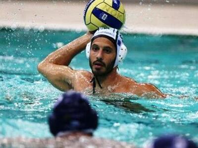 Με το σκουφάκι του ΝΟ Αργοστολίου, Στελλ...