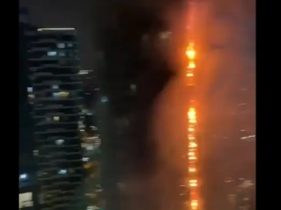 Φωτιά σε ουρανοξύστη στην Κωνσταντινούπο...