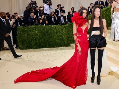 Eμιλι Ρταζκόβσκι με Vera Wang
