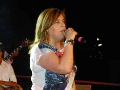 Η Τσαμπά τραγουδά τα Καγκέλια και η Πάολ...