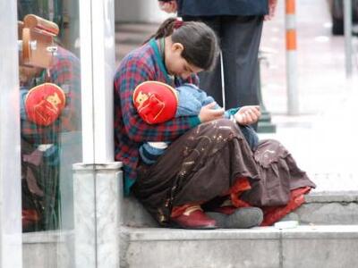 Ερευνα - ΣΟΚ  Επαίτες 900 παιδιά-“φαντάσματα”