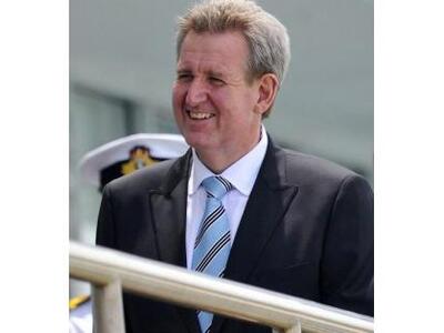 Πρωθυπουργός παραιτήθηκε για ένα μπουκάλ...