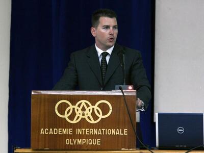 Πινγκ πονγκ: Ο Μιχάλης Κατσικαδέλης υπευ...