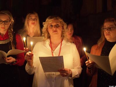 "Σήμερον κρεμάται επί ξύλου" α...