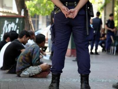 Κατά των μαζικών συλλήψεων μεταναστών η ...