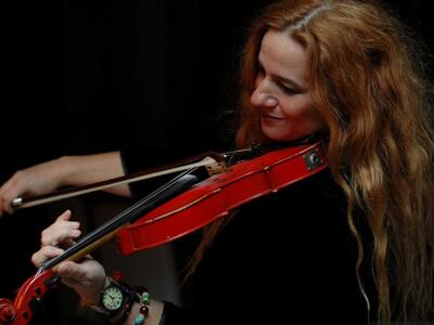 Η Ευανθία Ρεμπούτσικα υπογράφει την μουσ...