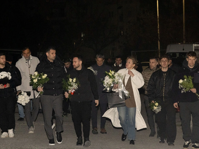 «Αδέλφια μας εκεί ψηλά που ζείτε»: Το αν...